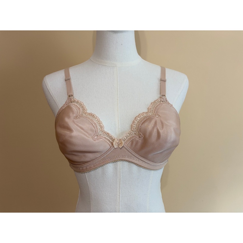 Vintage Nude Lace Trim Satin Unlined Wireless Bra Women Size 34B Excellent
